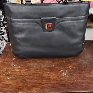 New?? Don’t remember using?! Aigner leather shoulder bag very dark navy blue
